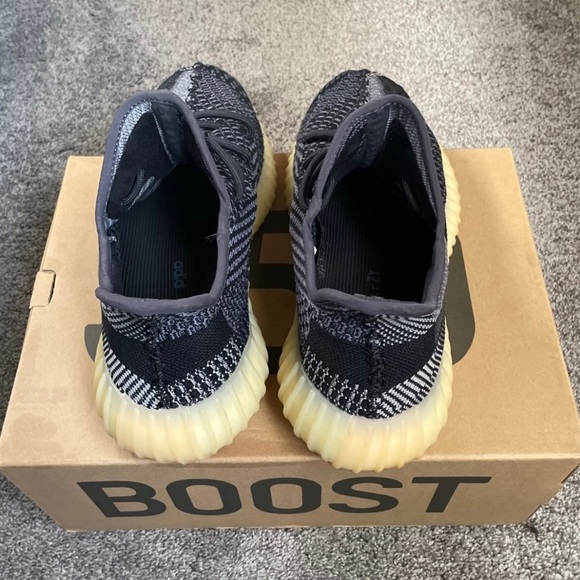 Yeezy Boost 350 V2 'Carbon' - Picture 2 of 4